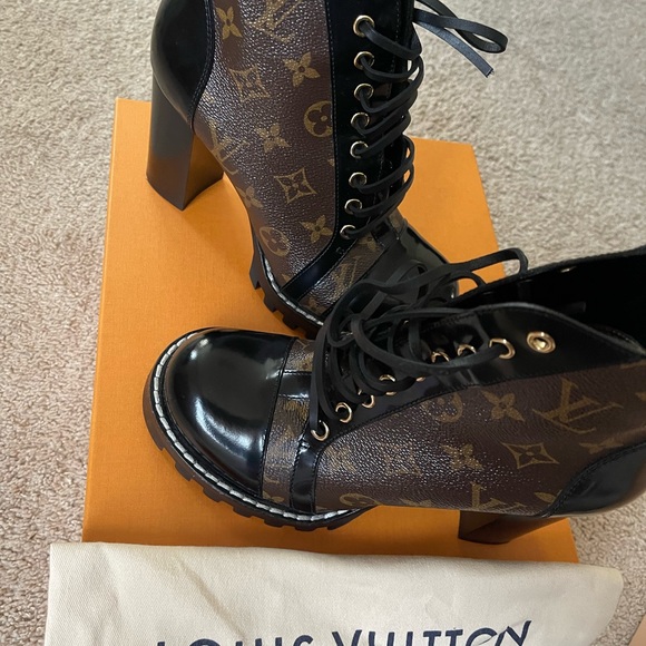 AUTHENTIC LOUIS VUITTON STAR TRAIL ANKLE BOOTS - Picture 2 of 4